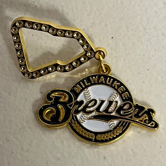 New Era Milwaukee Brewers Pin Brooch Baseball Hat Pins Streetwear Hats - Picture 1 of 7